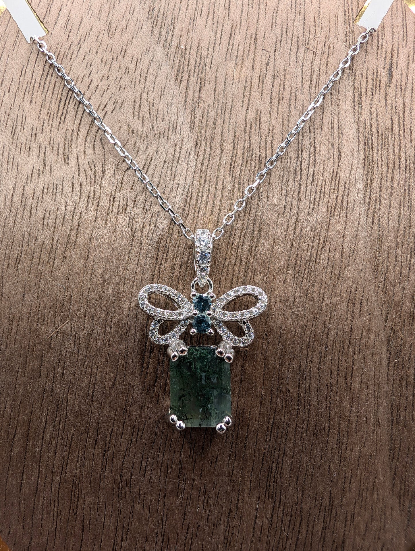 Green Gemstone Bow Knot Pendant Necklace with Natural Moss Agate